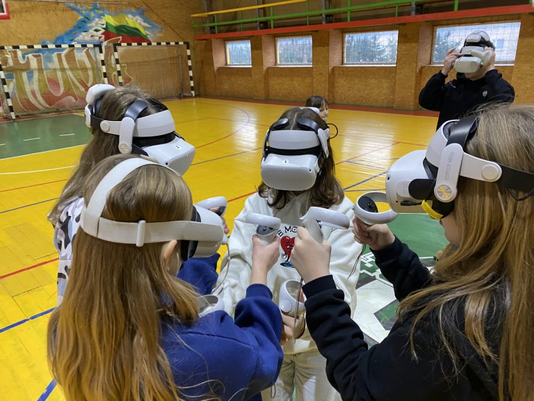 VR edukacija mokykloje
