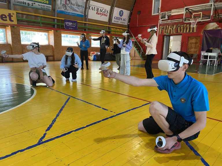 VR edukacija mokykloje